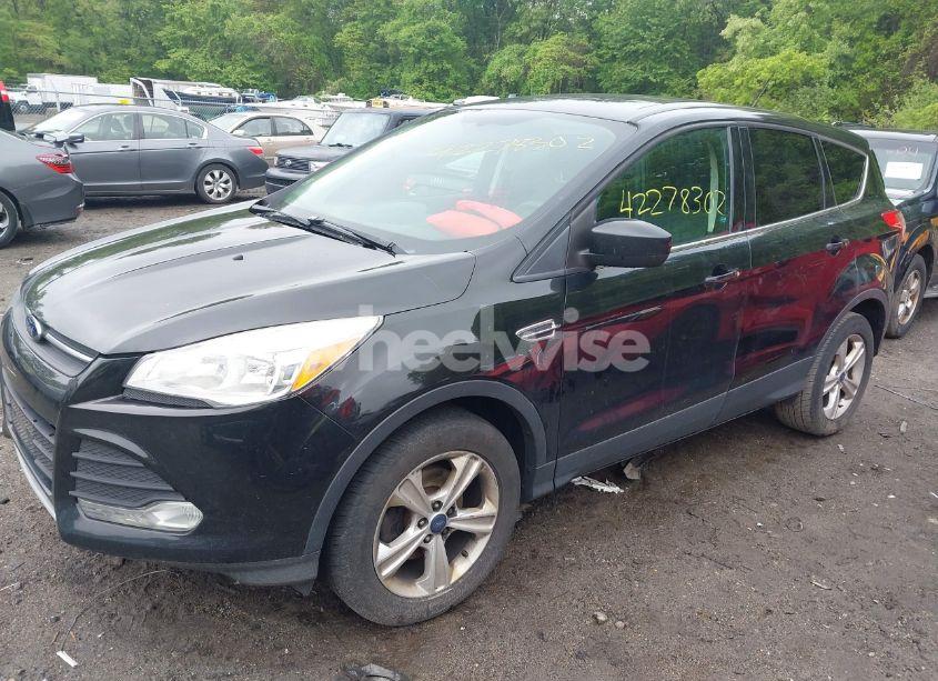Photo 2 of 2015 Ford Escape SE (VIN 1FMCU0GX8FUB42629)