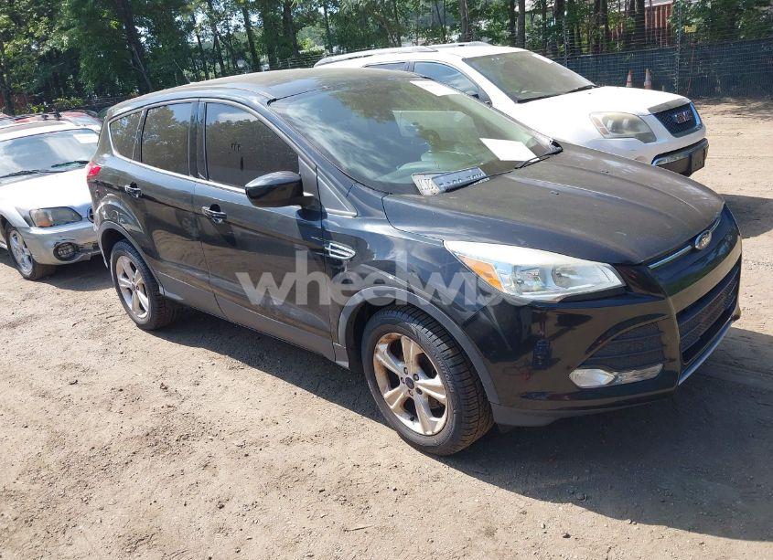 2015 Ford Escape SE (VIN 1FMCU0GX8FUB95380) main photo