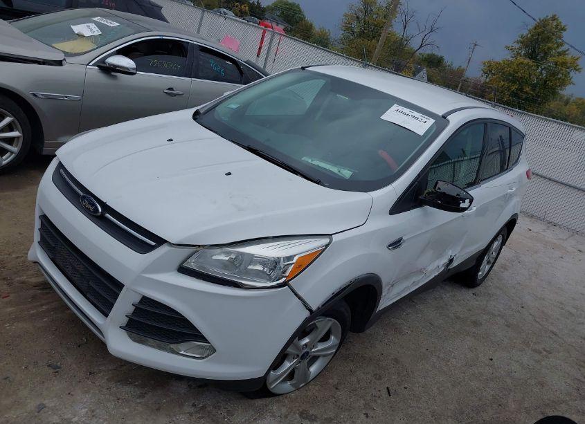 Photo 2 of 2015 Ford Escape SE (VIN 1FMCU0GX8FUC43234)