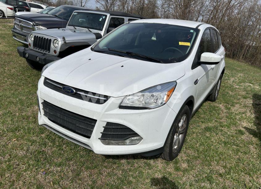 Photo 2 of 2016 Ford Escape SE (VIN 1FMCU0GX8GUA72471)