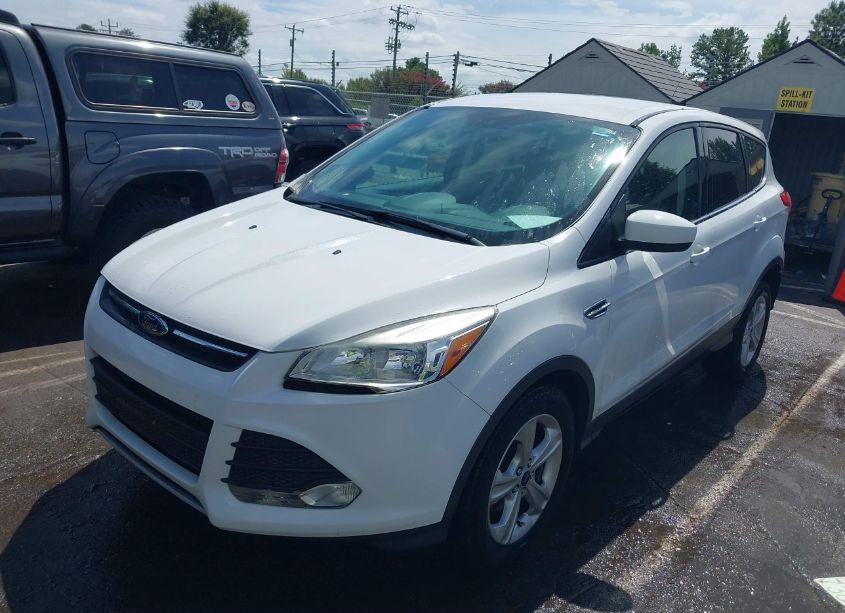 Photo 2 of 2016 Ford Escape SE (VIN 1FMCU0GX8GUC86442)