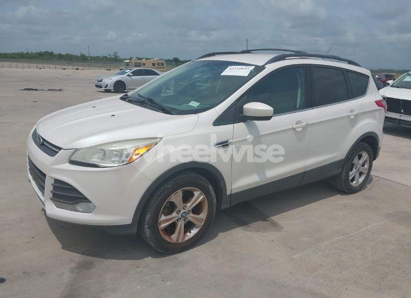 Photo 2 of 2013 Ford Escape SE (VIN 1FMCU0GX9DUA16843)
