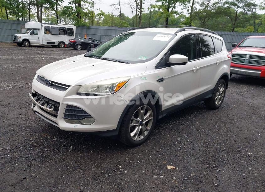 Photo 2 of 2013 Ford Escape SE (VIN 1FMCU0GX9DUD31996)