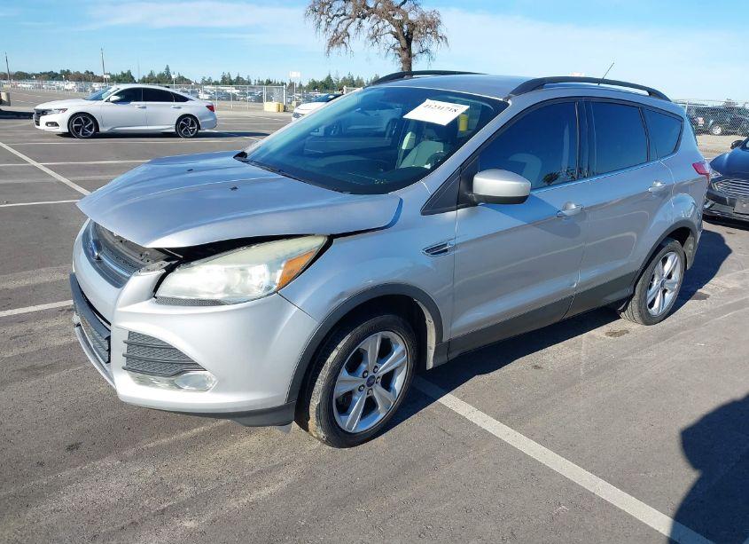 Photo 2 of 2015 Ford Escape SE (VIN 1FMCU0GX9FUC14132)