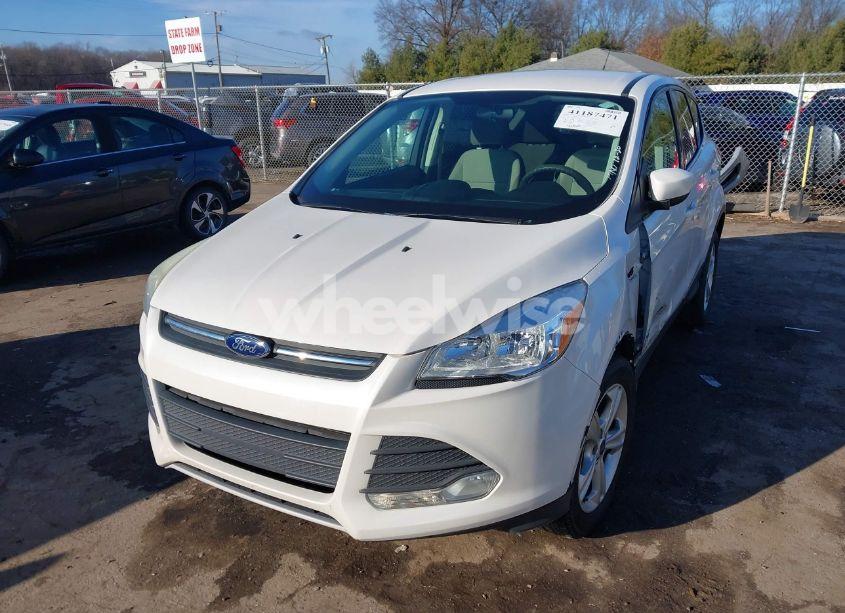 Photo 2 of 2013 Ford Escape SE (VIN 1FMCU0GXXDUA52377)