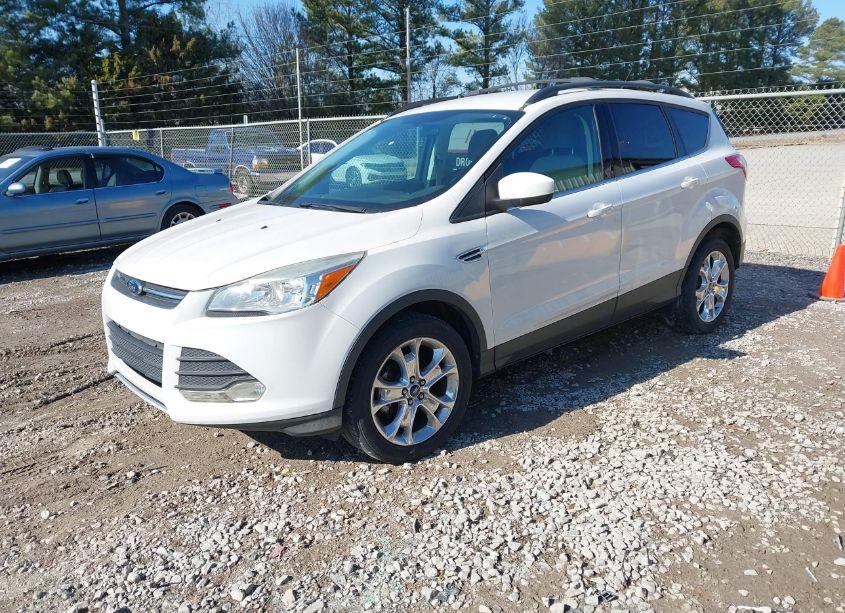 Photo 2 of 2013 Ford Escape SE (VIN 1FMCU0GXXDUB80246)