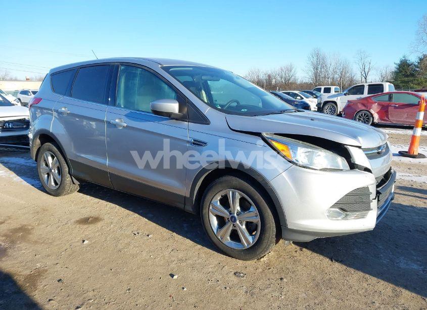 2015 Ford Escape SE (VIN 1FMCU0GXXFUA40586) main photo