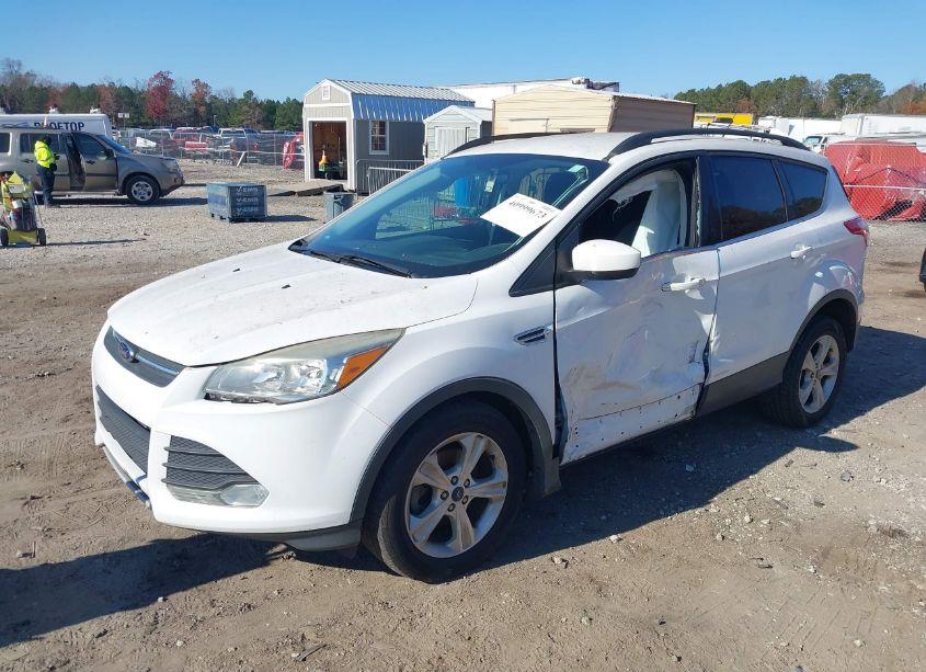 Photo 2 of 2015 Ford Escape SE (VIN 1FMCU0GXXFUA99654)