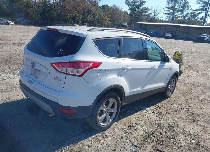 Photo 4 of 2015 Ford Escape SE (VIN 1FMCU0GXXFUA99654)