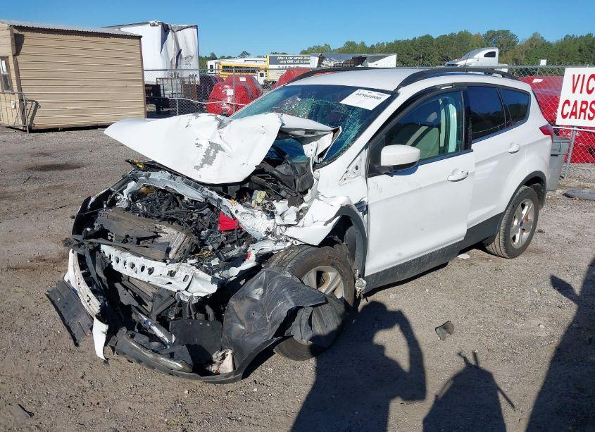 Photo 2 of 2016 Ford Escape SE (VIN 1FMCU0GXXGUA42193)