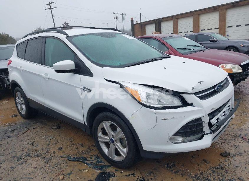2016 Ford Escape SE (VIN 1FMCU0GXXGUA60211) main photo