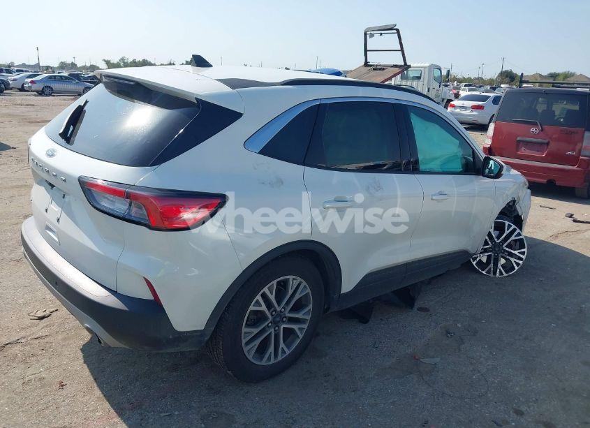 Photo 4 of 2021 Ford Escape SEL (VIN 1FMCU0H61MUA92143)