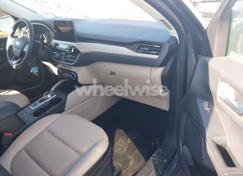 Photo 5 of 2022 Ford Escape SEL (VIN 1FMCU0H61NUB35798)