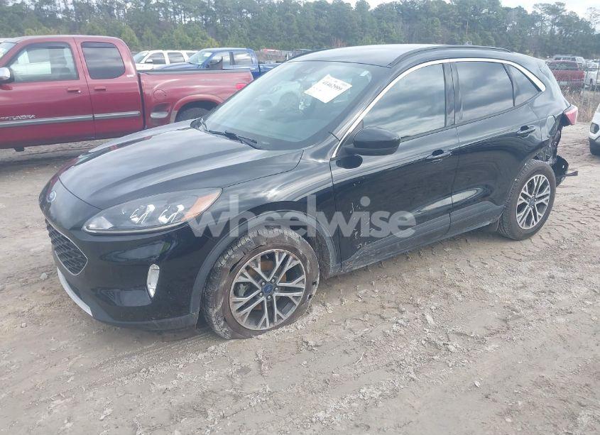 Photo 2 of 2020 Ford Escape SEL (VIN 1FMCU0H62LUA67220)