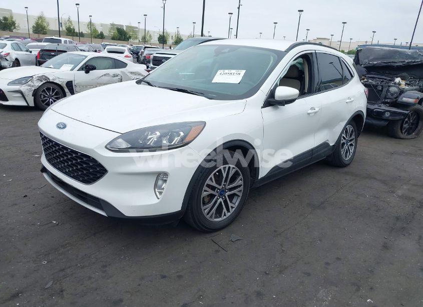 Photo 2 of 2020 Ford Escape SEL (VIN 1FMCU0H62LUB20143)