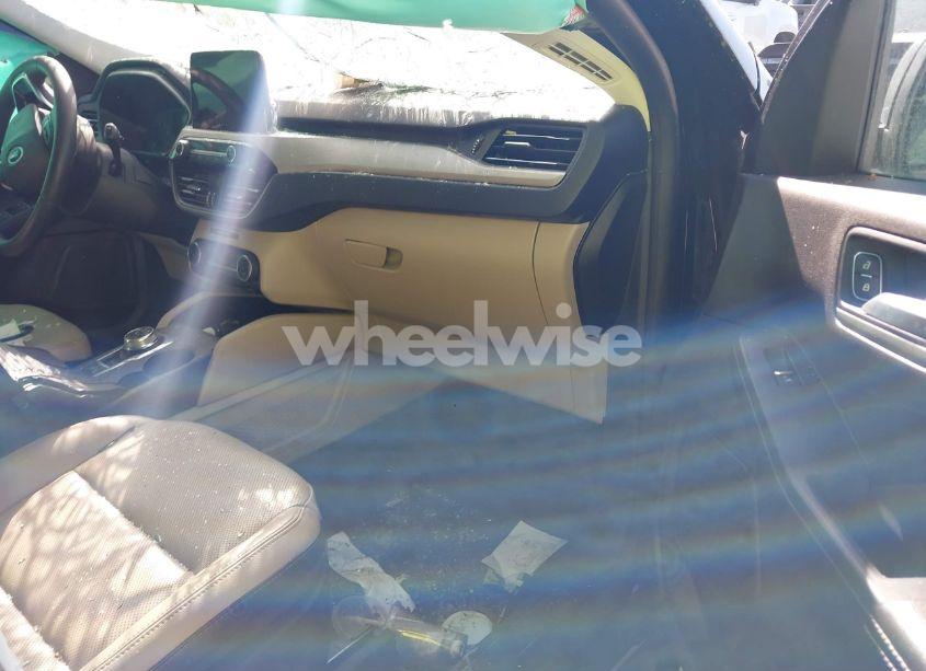 Photo 5 of 2022 Ford Escape SEL (VIN 1FMCU0H62NUA17923)