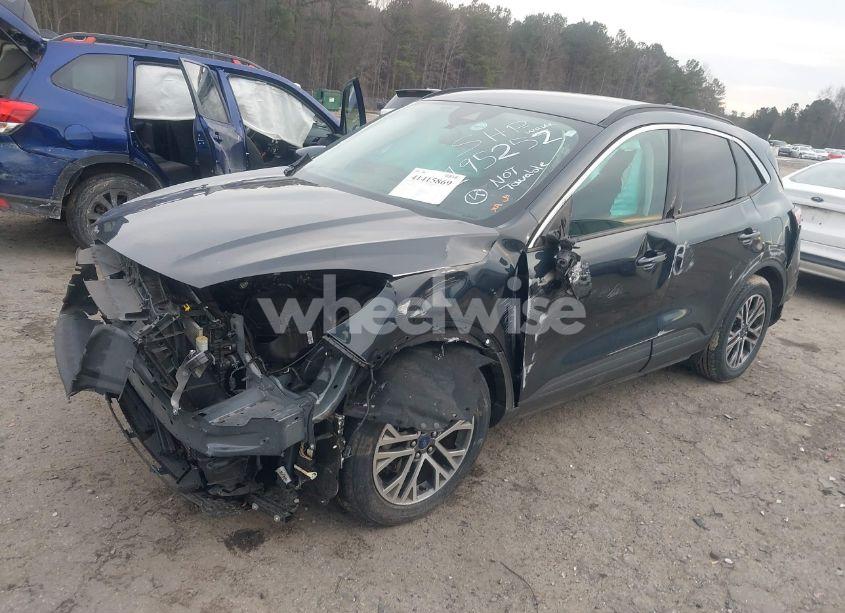 Photo 2 of 2022 Ford Escape SEL (VIN 1FMCU0H62NUB17651)