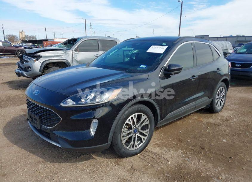 Photo 2 of 2020 Ford Escape SEL (VIN 1FMCU0H63LUB66192)