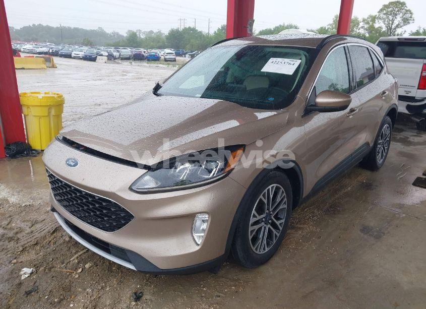 Photo 2 of 2020 Ford Escape SEL (VIN 1FMCU0H64LUB89853)