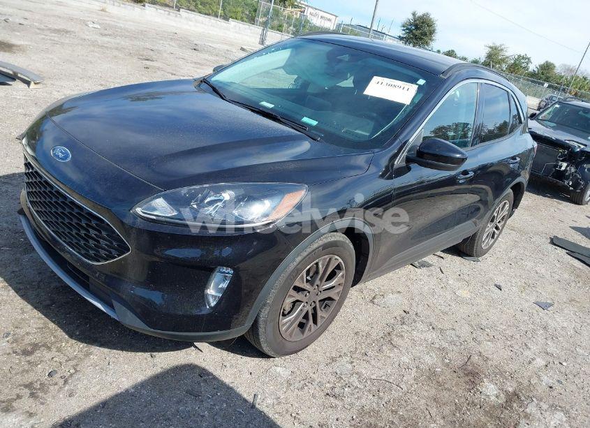 Photo 2 of 2021 Ford Escape SEL (VIN 1FMCU0H64MUB07816)