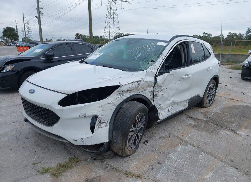 Photo 2 of 2020 Ford Escape SEL (VIN 1FMCU0H68LUA81171)