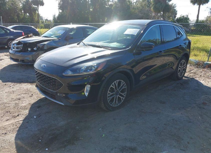 Photo 2 of 2020 Ford Escape SEL (VIN 1FMCU0H6XLUB10430)