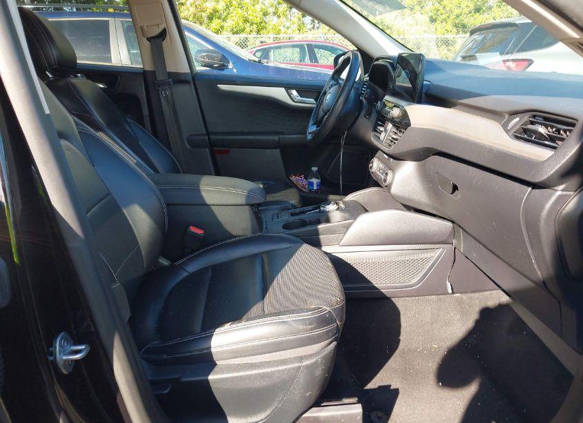 Photo 5 of 2020 Ford Escape SEL (VIN 1FMCU0H6XLUB10430)