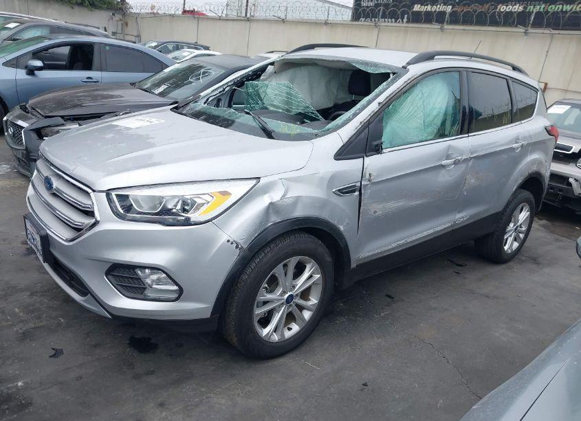 Photo 2 of 2019 Ford Escape SEL (VIN 1FMCU0HD0KUB62145)