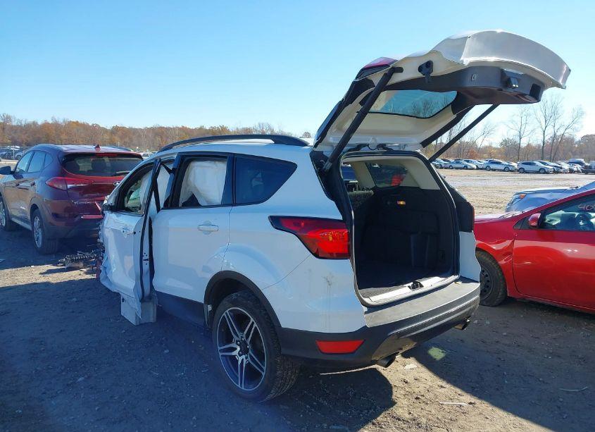 Photo 3 of 2019 Ford Escape SEL (VIN 1FMCU0HD1KUB62039)