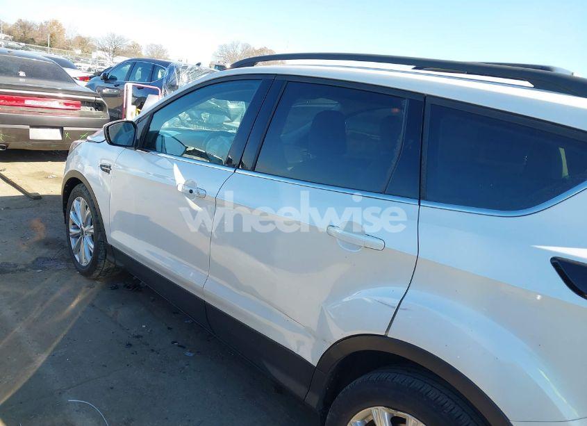 Photo 14 of 2019 Ford Escape SEL (VIN 1FMCU0HD4KUA01698)