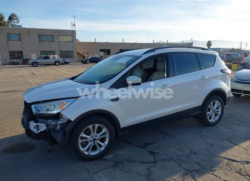Photo 2 of 2018 Ford Escape SEL (VIN 1FMCU0HD5JUA10487)