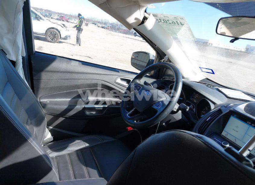 Photo 5 of 2019 Ford Escape SEL (VIN 1FMCU0HD7KUB01018)