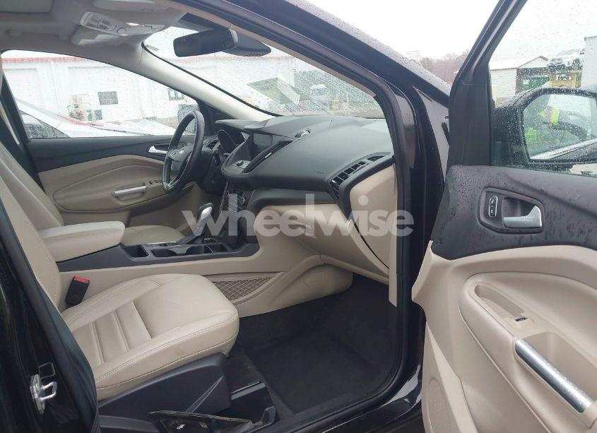 Photo 5 of 2019 Ford Escape SEL (VIN 1FMCU0HD7KUB74597)