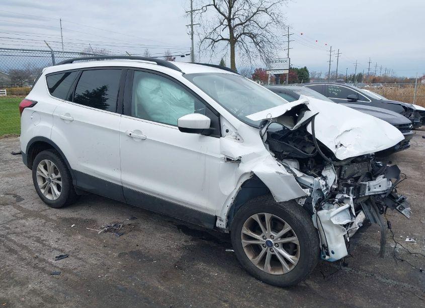 2019 Ford Escape SEL (VIN 1FMCU0HDXKUA04122) main photo
