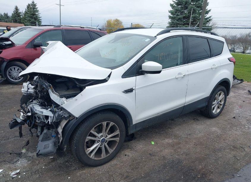 Photo 2 of 2019 Ford Escape SEL (VIN 1FMCU0HDXKUA04122)