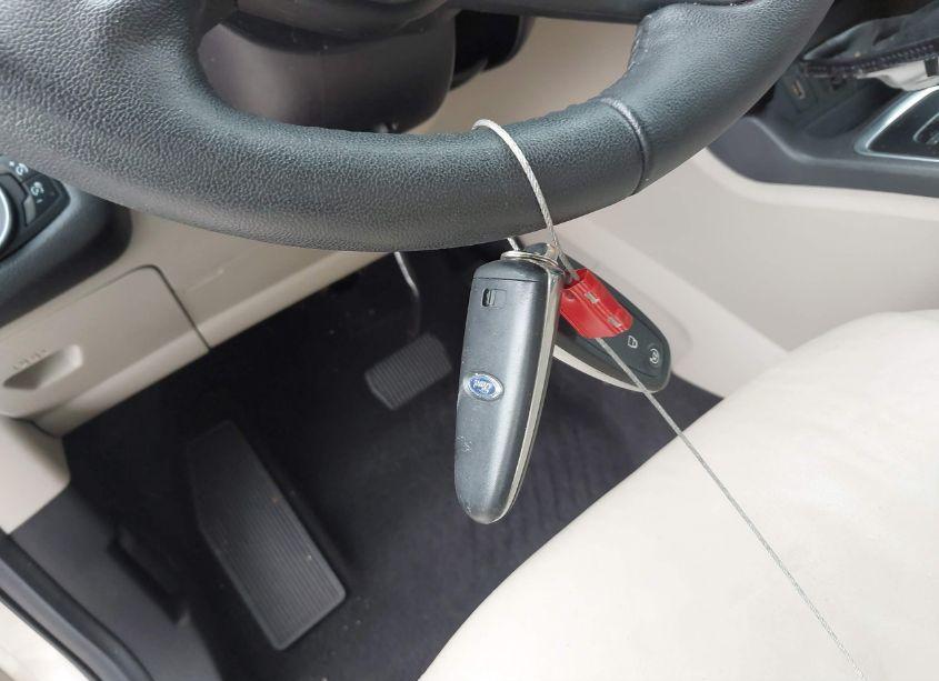 Photo 11 of 2017 Ford Escape TITANIUM (VIN 1FMCU0J91HUA27268)