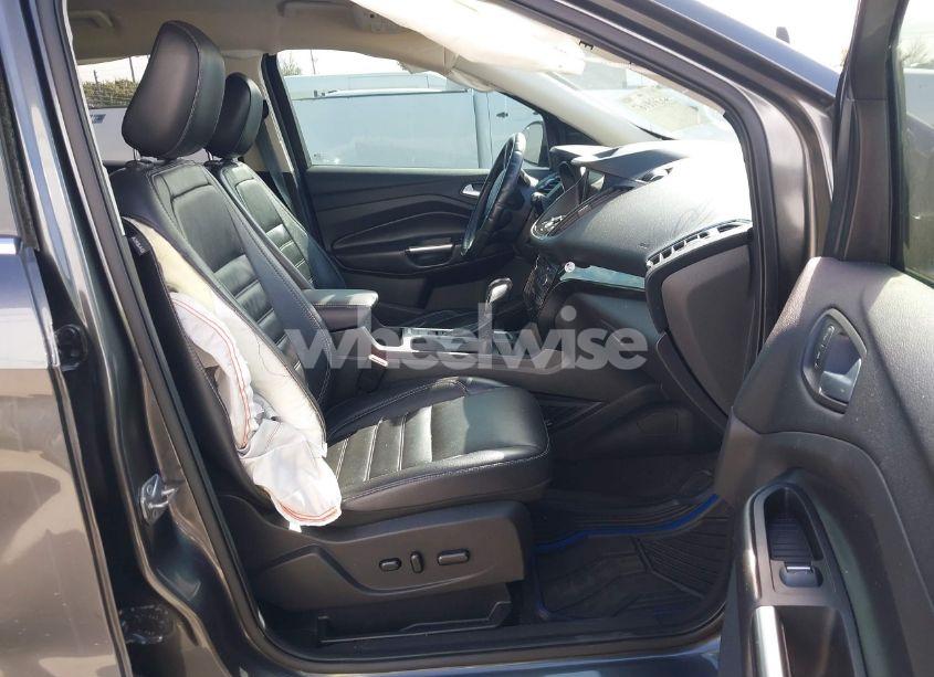 Photo 5 of 2019 Ford Escape (VIN 1FMCU0J95KUA04972)