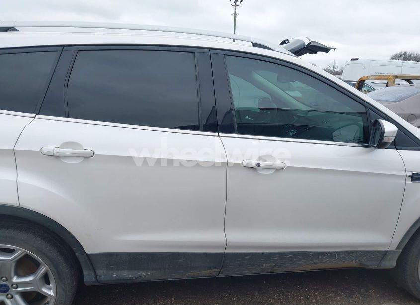Photo 14 of 2019 Ford Escape TITANIUM (VIN 1FMCU0J97KUA04925)
