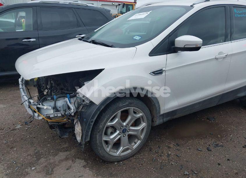 Photo 19 of 2019 Ford Escape TITANIUM (VIN 1FMCU0J97KUA04925)