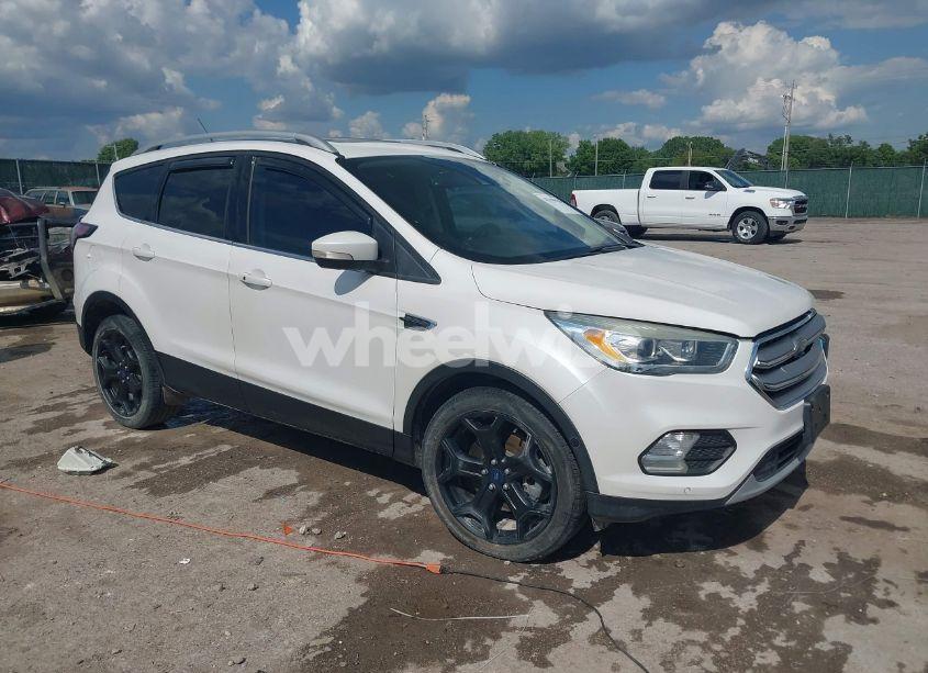 2017 Ford Escape TITANIUM (VIN 1FMCU0J99HUB01830) main photo