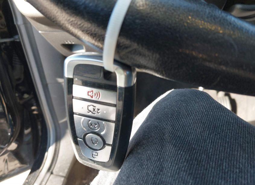 Photo 11 of 2018 Ford Escape TITANIUM (VIN 1FMCU0J99JUA16167)