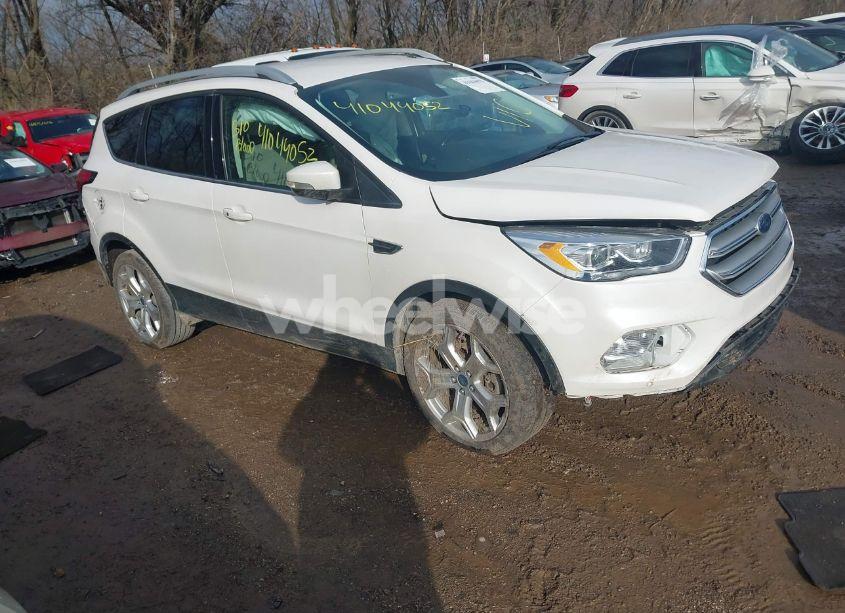 2019 Ford Escape TITANIUM (VIN 1FMCU0J9XKUA61121) main photo