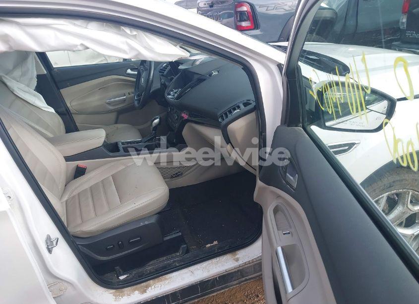 Photo 5 of 2019 Ford Escape TITANIUM (VIN 1FMCU0J9XKUA61121)