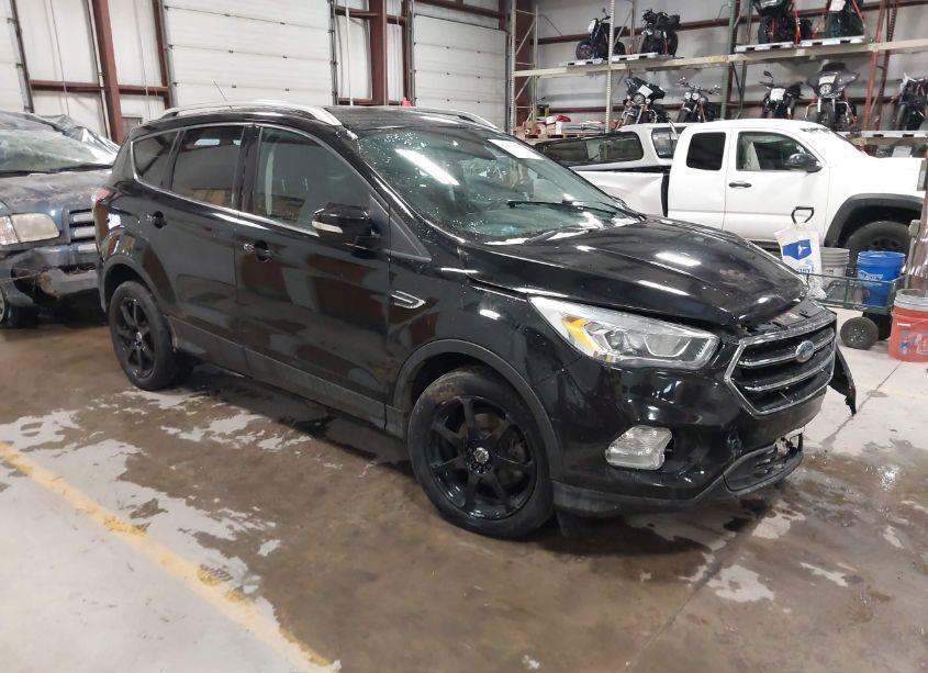 2017 Ford Escape TITANIUM (VIN 1FMCU0JD0HUE70421) main photo