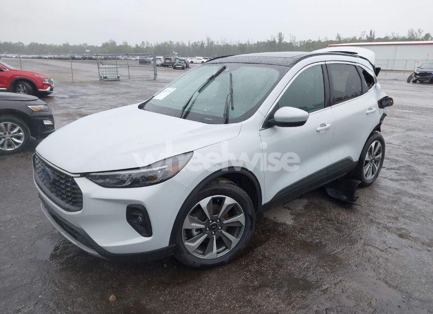 Photo 2 of 2025 Ford Escape PLATINUM (VIN 1FMCU0JZ4SUA18510)