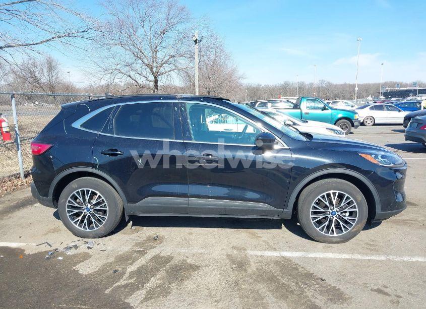 Photo 13 of 2022 Ford Escape TITANIUM PLUG-IN HYBRID (VIN 1FMCU0LZ1NUB74053)