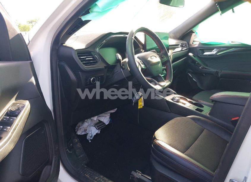 Photo 5 of 2024 Ford Escape ST-LINE (VIN 1FMCU0MN0RUA16062)