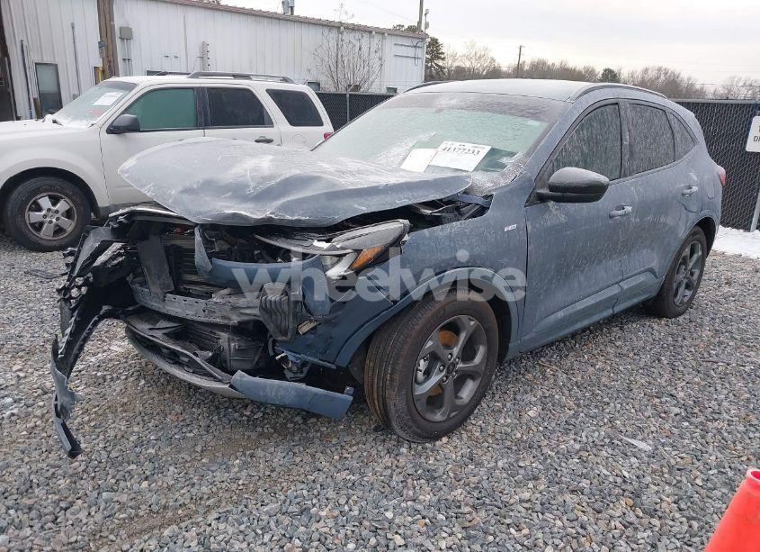 Photo 2 of 2024 Ford Escape ST-LINE (VIN 1FMCU0MN1RUA10495)