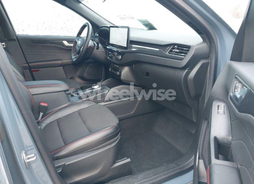 Photo 5 of 2024 Ford Escape ST-LINE (VIN 1FMCU0MN1RUA10495)