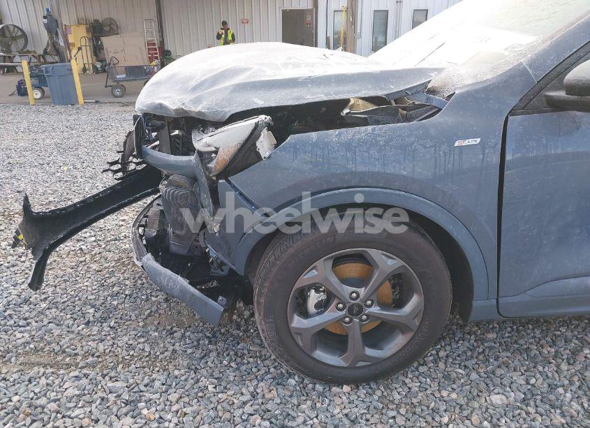 Photo 6 of 2024 Ford Escape ST-LINE (VIN 1FMCU0MN1RUA10495)